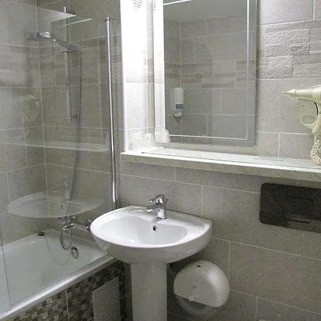 Brit Bosquet Cité 3*